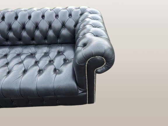 Stulbinantis juodas 3 vietų Chesterfield - Image 4