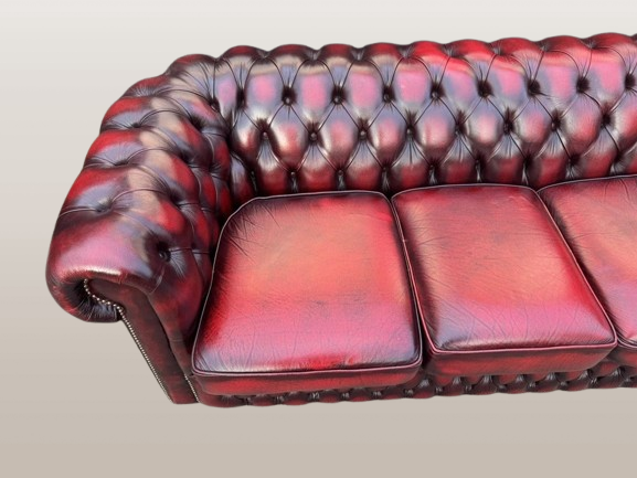 Vintažinė Oxblood odinė Chesterfield sofa 3 vietų - Image 6