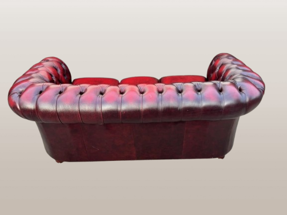 Vintažinė Oxblood odinė Chesterfield sofa 3 vietų - Image 5