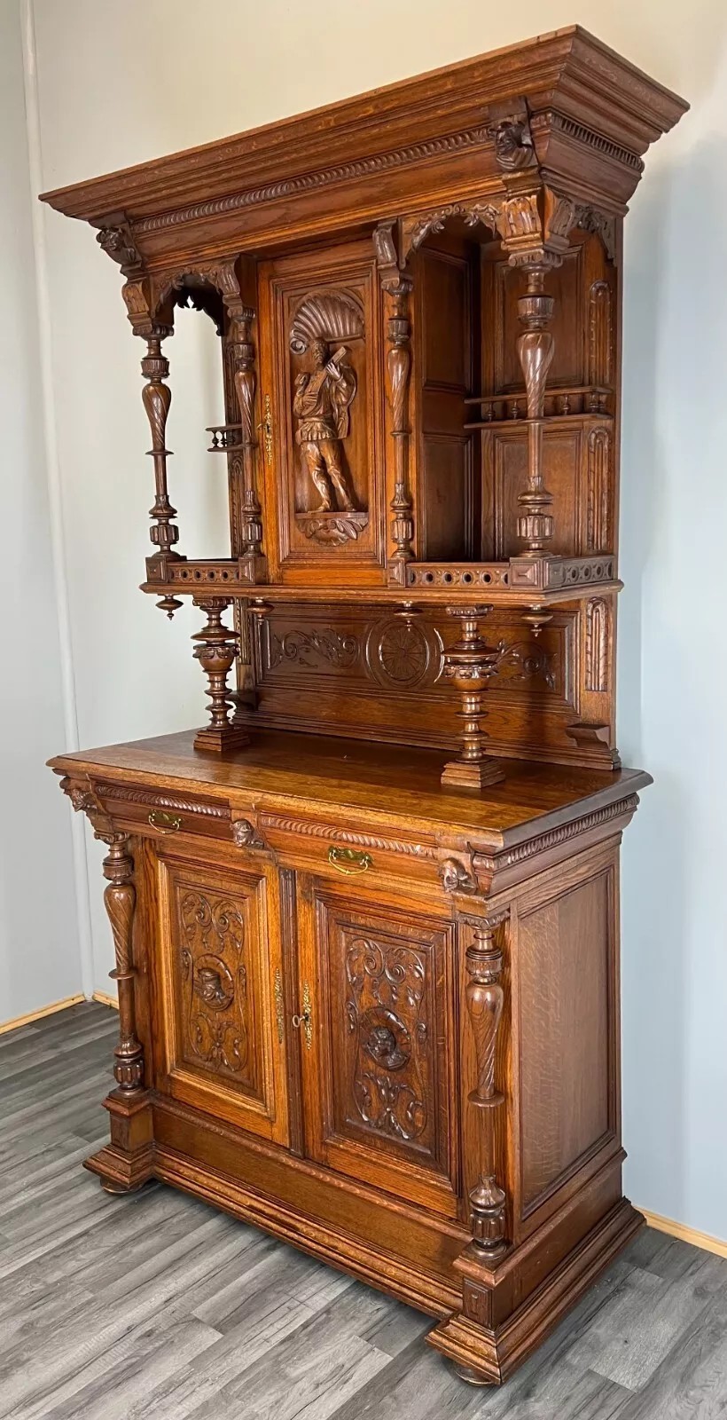 Antikvarinė prancūziško ąžuolo bufeto spintelė, raižyta figūrėlė - Image 3