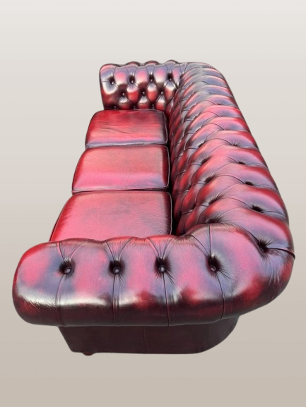 Vintažinė Oxblood odinė Chesterfield sofa 3 vietų - Image 2