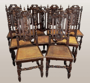 Valgomojo kėdžių rinkinys su raižytomis sėdynėmis. Senovinės prancūziško raižyto ąžuolo 8 vnt.