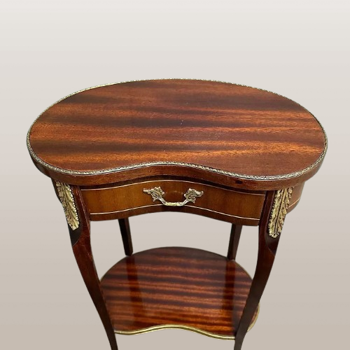 Puiki senovinių šoninių stalų / lempų staliukų pora - Image 3