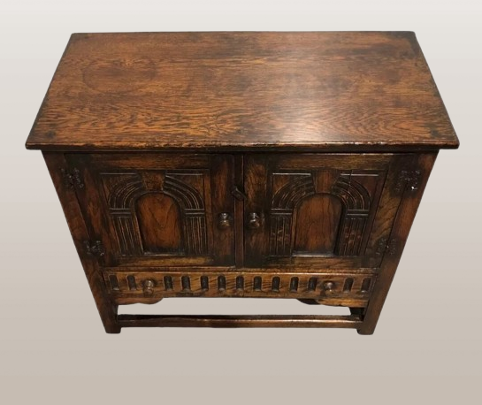 Graži vintažinio raižyto ąžuolo indauja / gėrimų spintelė - Image 2