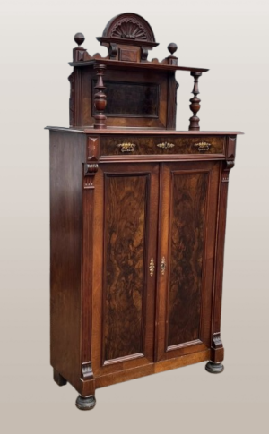 Antikvarinė riešutmedžio knygų lentyna / spinta su įmontuotomis lentynomis ir stalčiumi