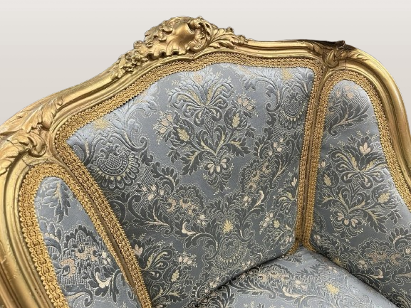 XIX a. prancūziškas Liudviko XV šilko apmuštas paauksuotas medinis fotelis - Image 2
