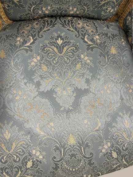 XIX a. prancūziškas Liudviko XV šilko apmuštas paauksuotas medinis fotelis - Image 3