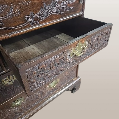 Antikvarinis gruzinų rašytojų rašomasis stalas su stalčiais – Viktorijos laikų gausiai raižytas - Image 5